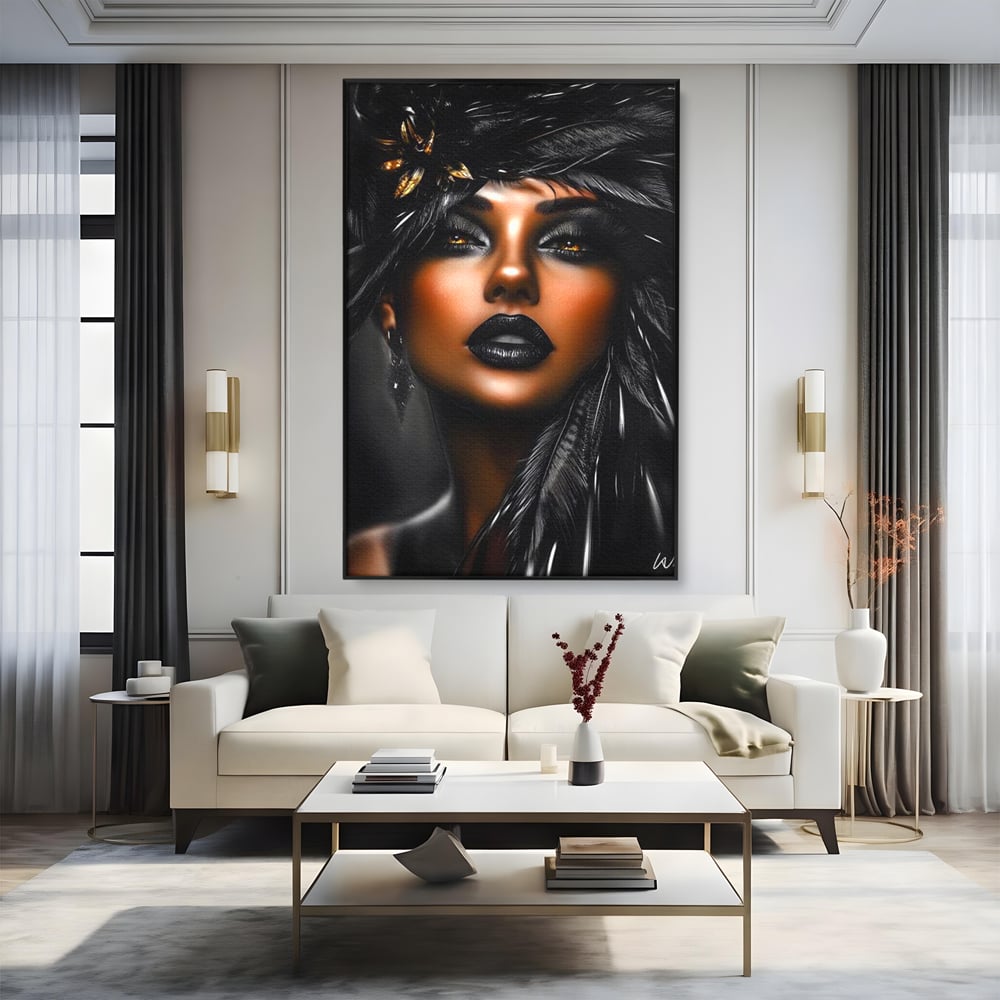 Tablou canvas cu tablou canvas cu portret artistic de femeie, in rama de aluminiu negru, pe perete intr-un living